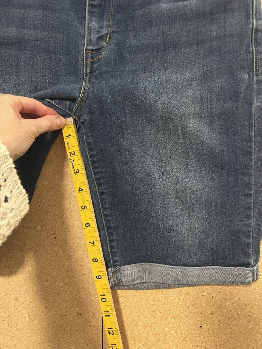 Levis Shorts Bermuda Women’s Size 29 Blue Denim Stretch Cuffed Mid Rise - Picture 5 of 13